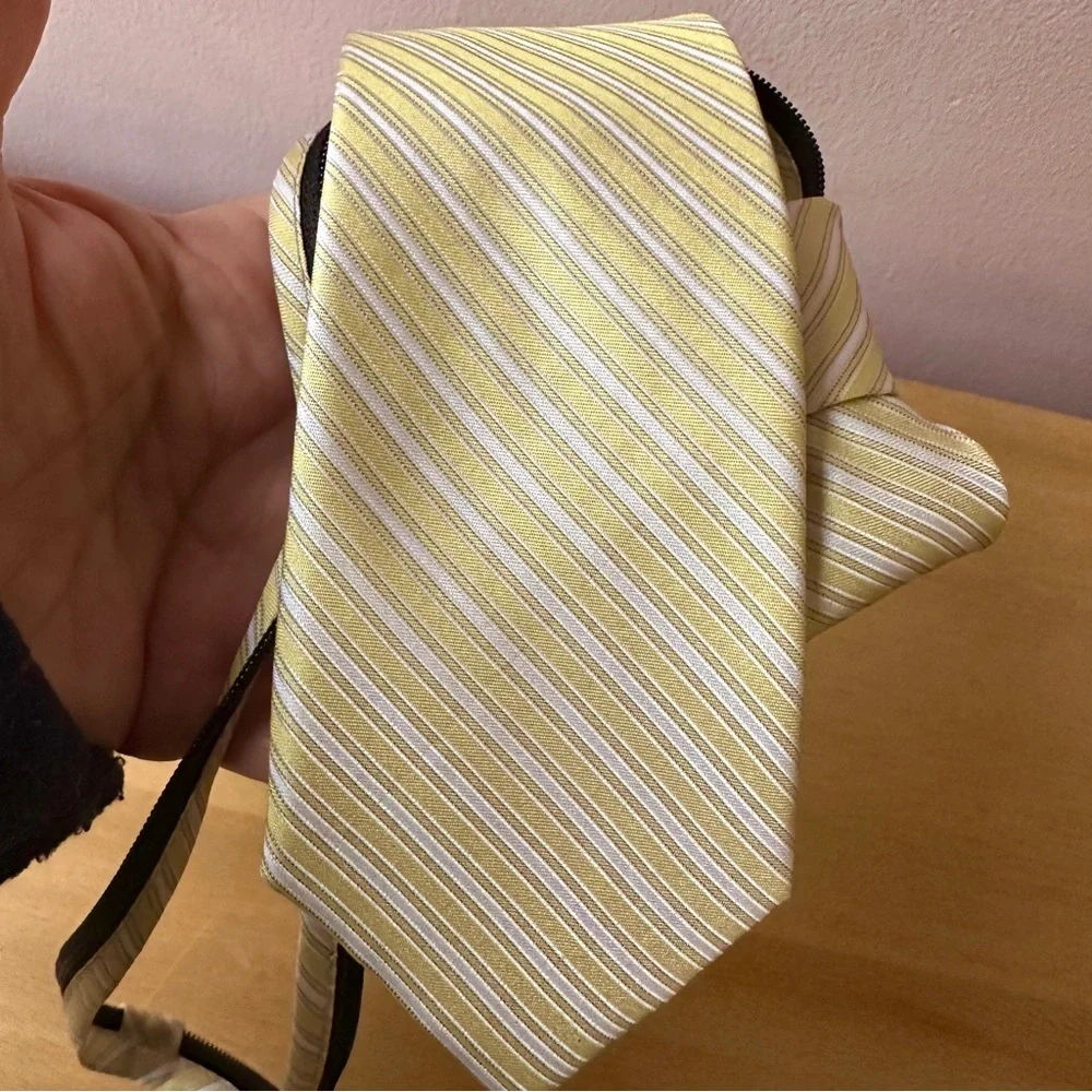 Boy’s Calvin Klein Yellow Striped Zipper 100% Silk Tie